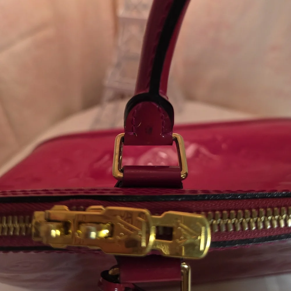 Louis Vuitton Vernis MM Alma. Red. Great Condition. - Picture 4 of 10